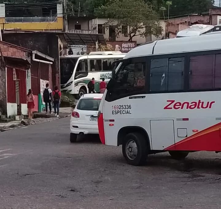VÍDEO: Ônibus perde o controle e invade casa em Manaus; 2º acidente em menos de 24h