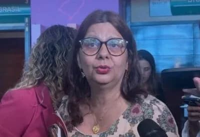 VÍDEO: Mulher invade evento do Republicanos e cobra Hugo Motta sobre anistia do 8/1
