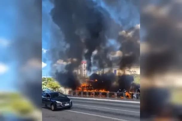 VÍDEO: Incêndio destrói alegorias de escolas de samba em São Paulo