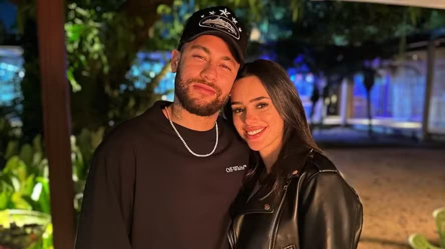 POLÊMICA: Neymar é acusado de trair Bruna Biancardi com prostitutas em casa de campo