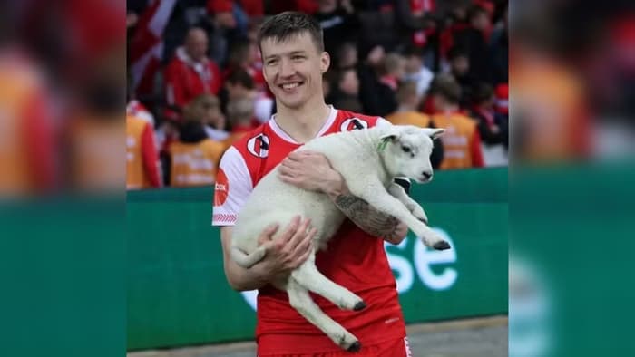 VÍDEO: Melhor em campo é presenteado com cabrito por clube norueguês de futebol