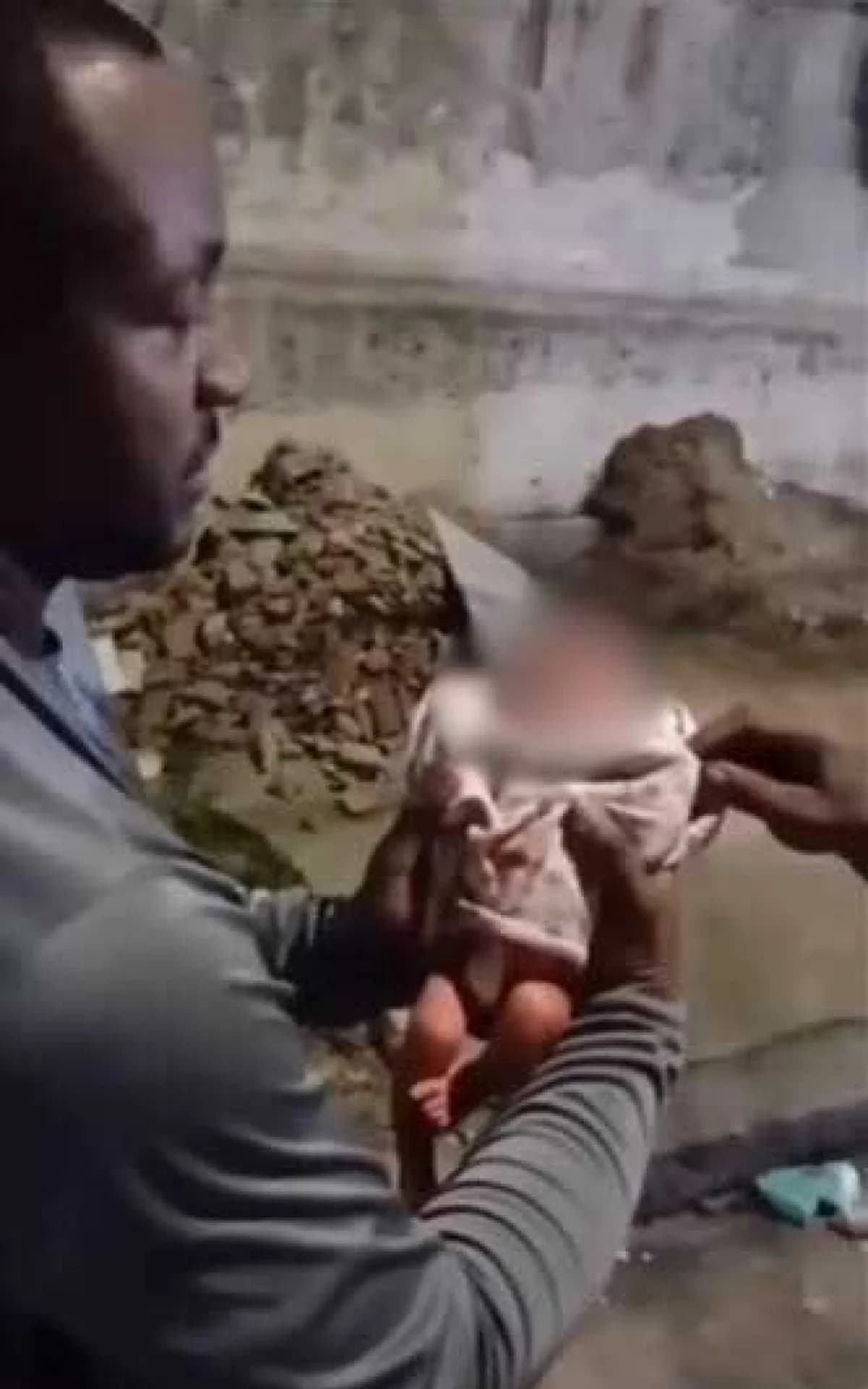 VÍDEO: Garis encontram recém-nascido vivo em lixeira no Rio de Janeiro; Bebê está internado