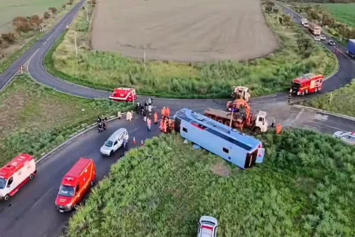 VÍDEO: acidente com ônibus deixa pelo menos 10 mortos em MG; 50 pessoas estavam no veículo