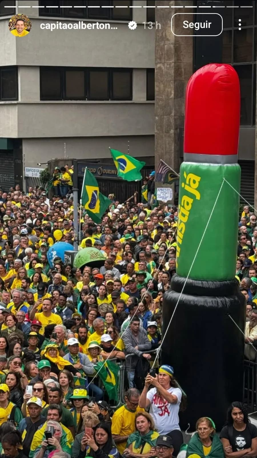 Alberto Neto em ato a favor da anistia, na avenida Paulista - 6 de abril