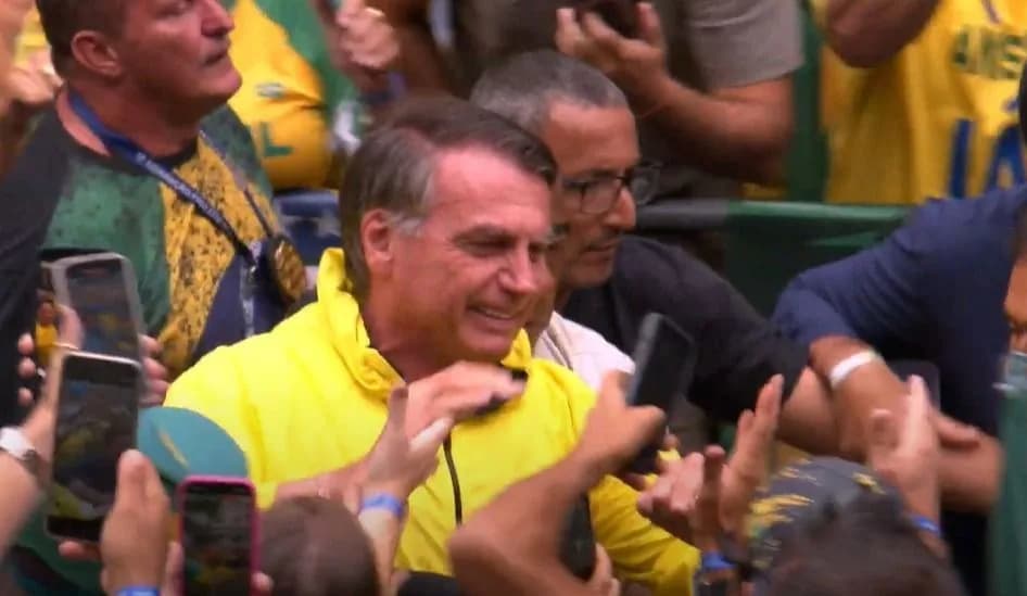 Bolsonaro volta a usar colete à prova de balas em ato a favor da anistia na Paulista, diz site