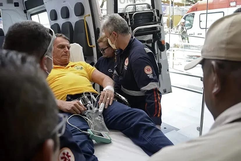 Após ser internado, Bolsonaro pode passar por nova cirurgia para “soltar o intestino”, diz médico