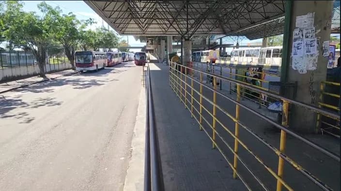 Frota reduzida: Ônibus parados e terminais vazios são registrados no 2º dia de greve em Manaus