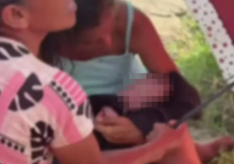 Mulher em situação de rua dá à luz sozinha em avenida movimentada de Aracaju