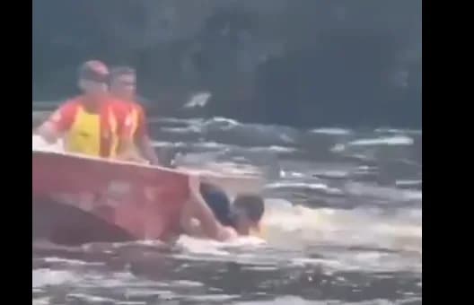 VÍDEO: Mulher é resgatada ao ser arrastada por correnteza em cachoeira no Amazonas