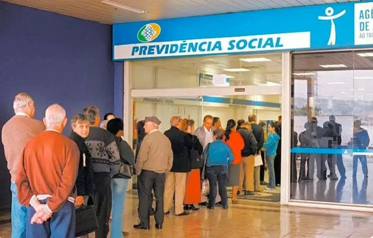 INSS começa a devolver descontos indevidos a aposentados; confira o calendário completo
