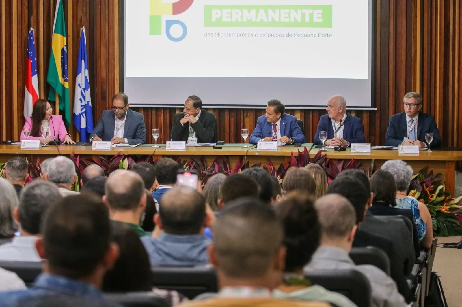 Governo do AM destaca ampliação do crédito para pequenos negócios durante abertura do Fórum Permanente das Microempresas