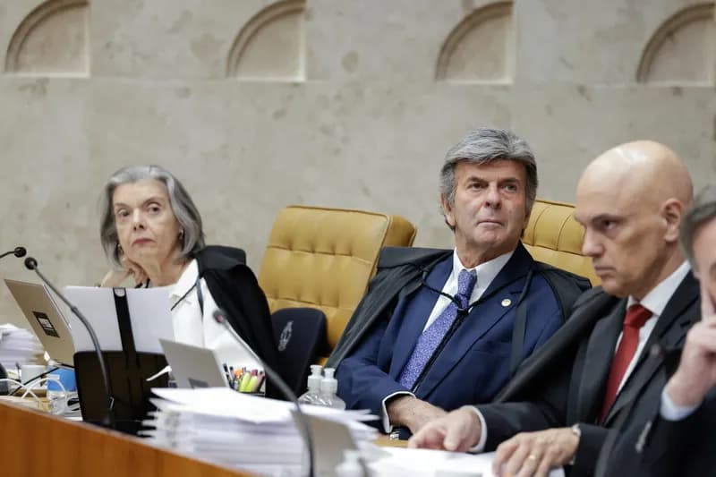 STF retoma julgamento de Bolsonaro hoje; voto de Fux será decisivo