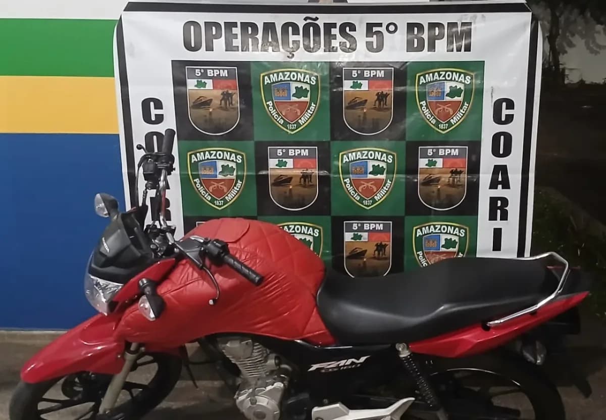 Dois homens são presos com drogas que seriam jogadas para dentro de presídio no Amazonas