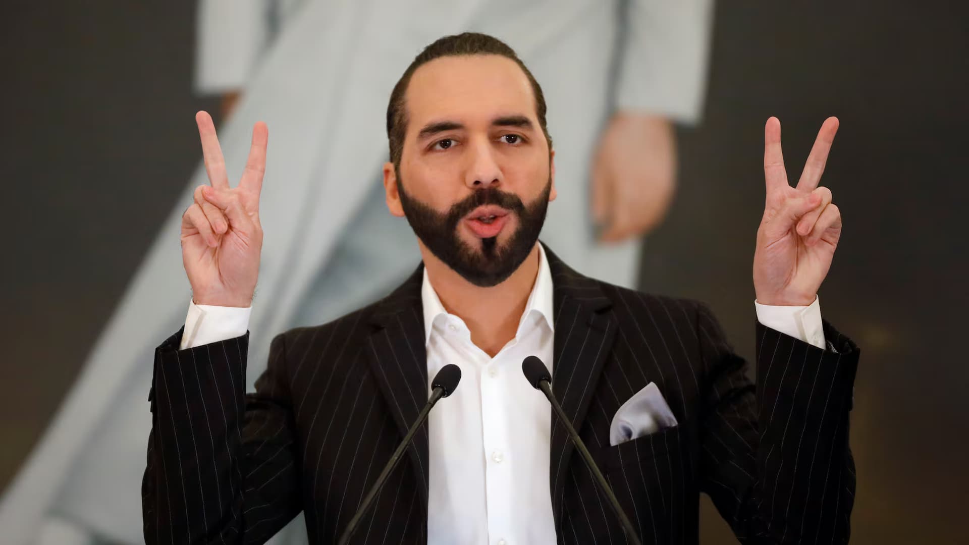 Presidente de El Salvador propõe a Maduro trocar venezuelanos deportados por ‘presos políticos’