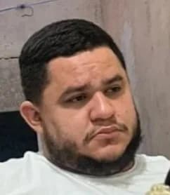 Homem que espancou mulher com bebê no colo é procurado pela polícia no Amazonas