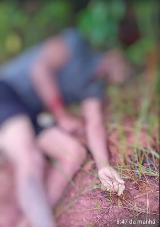IMAGEM FORTE: ‘Pequeno’ é encontrado morto em ramal de Manaquiri, no Amazonas