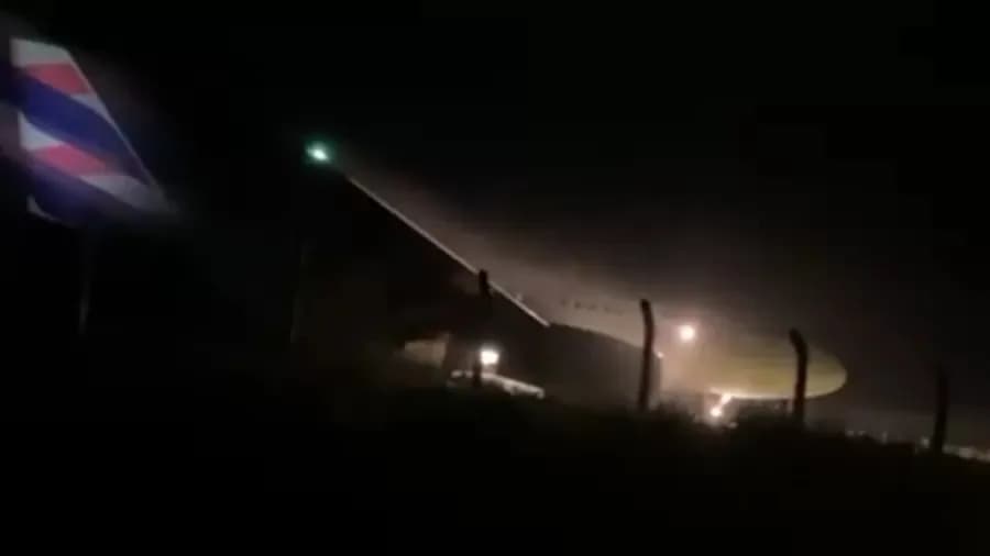 VÍDEO: Avião sai da pista ao pousar em Chapecó (SC) e vai parar no gramado de aeroporto