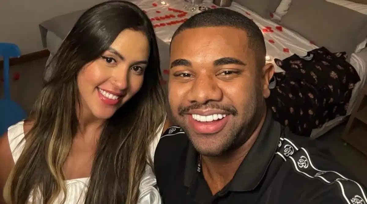 Assessoria de Davi Brito anuncia perda do filho com a ex-namorada: “Complicações com a gestação”