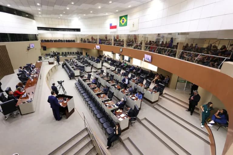 Vereadores têm postura crítica a governos apoiados pelos seus partidos no Amazonas