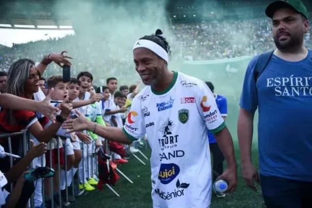 Ronaldinho Gaúcho participa de Jogo das Estrelas em Manaus