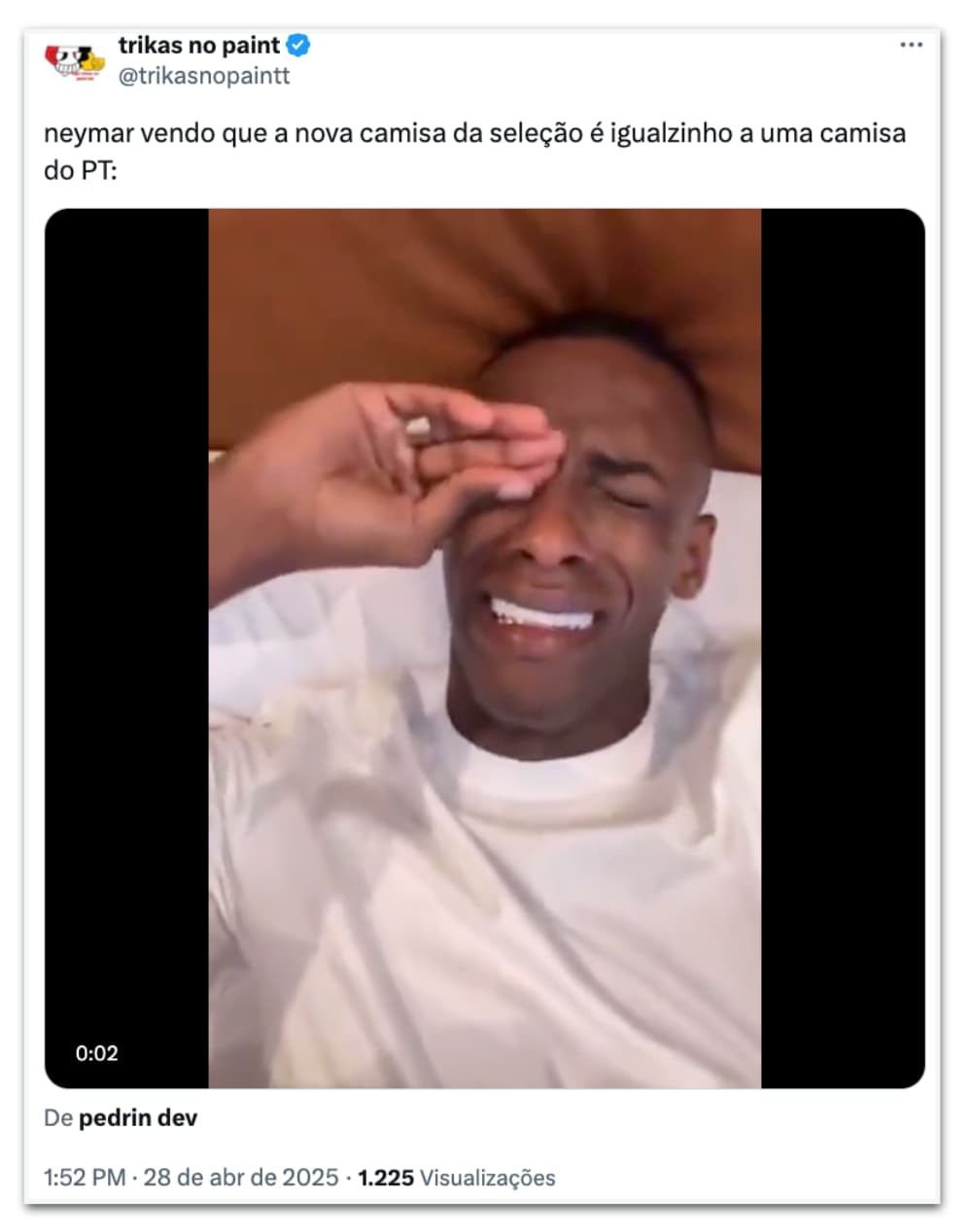 Camisa vermelha da seleção brasileira é associada ao PT nas redes sociais; veja reações