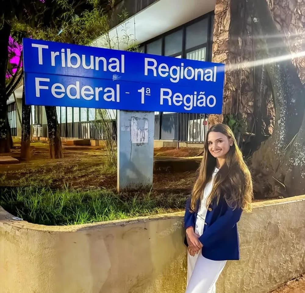 Mineira de 25 anos se torna a juíza mais jovem do país