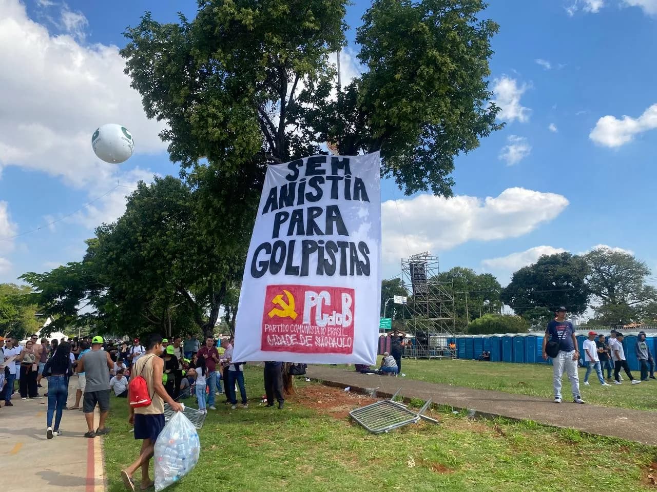 Erika Hilton culpa show de Lady Gaga por baixa adesão em ato do 1º de maio