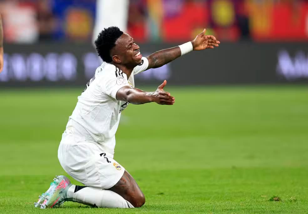 Torcedores do Real Valladolid são condenados por racismo contra Vini Jr.