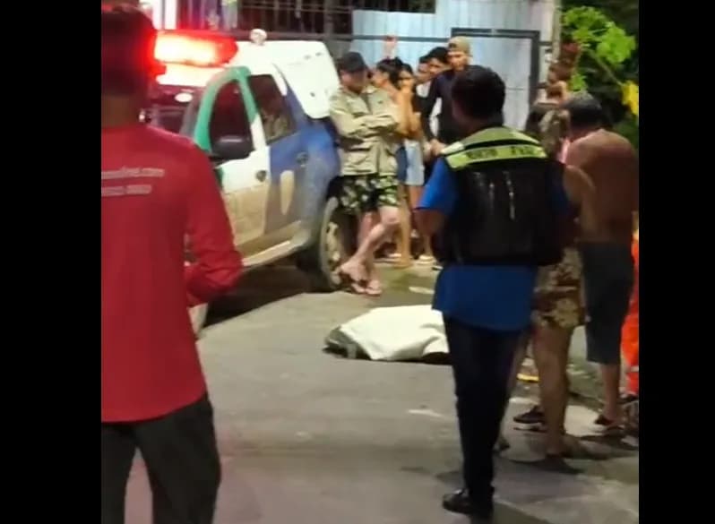 VÍDEO: Homem é morto com 10 tiros na frente do filho e da esposa em Manaus