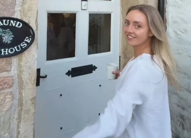 Casal encontra ossos e garrafa misteriosa escondidos em casa do século 16 na Inglaterra