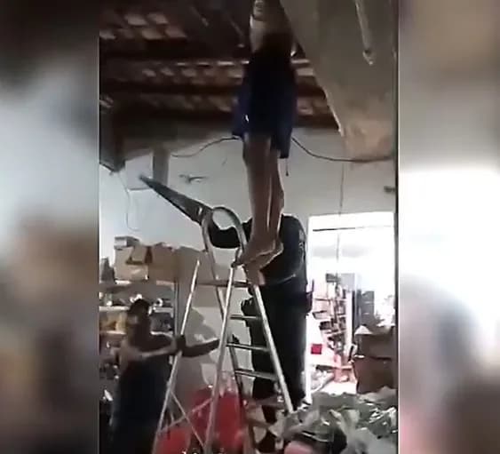 VÍDEO: Ladrão se atrapalha durante furto e fica preso no telhado