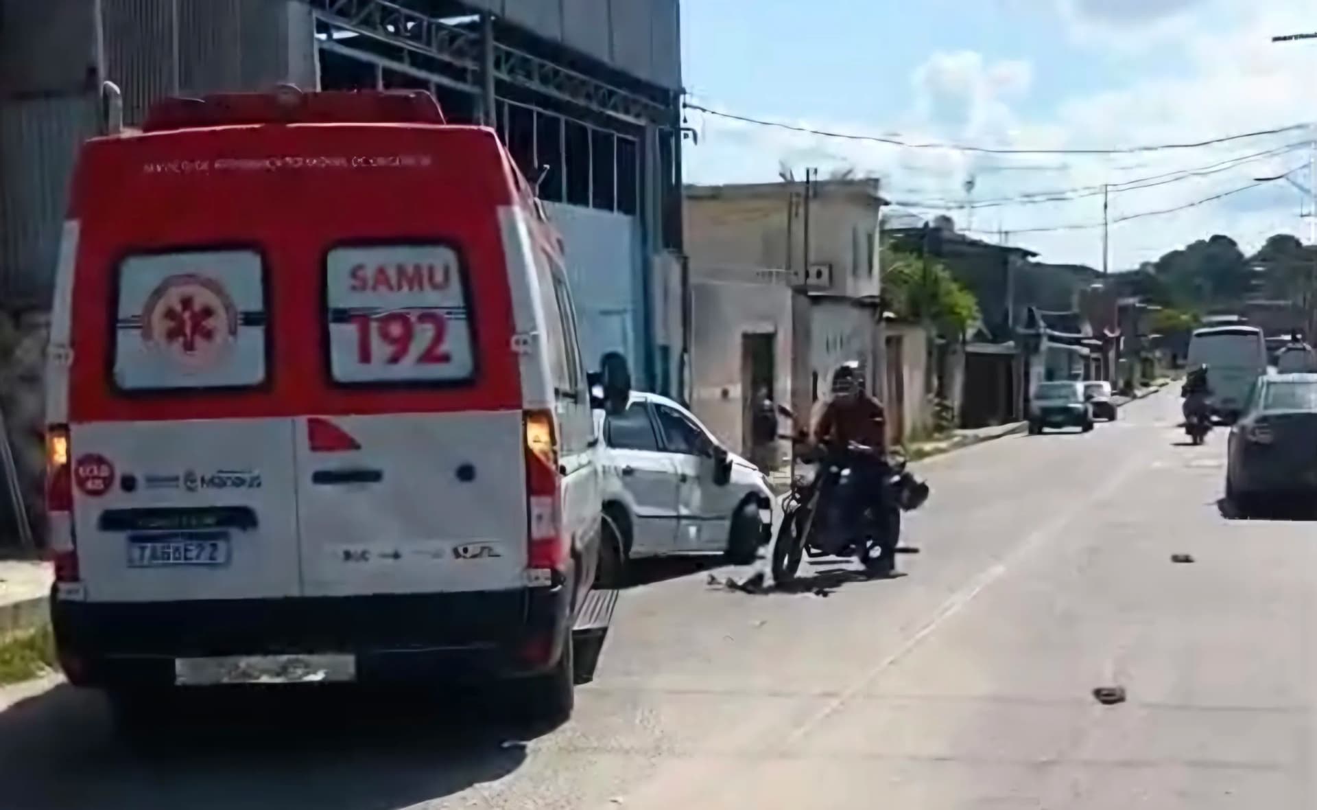 Motociclista sofre acidente após colisão com carro na zona Leste de Manaus