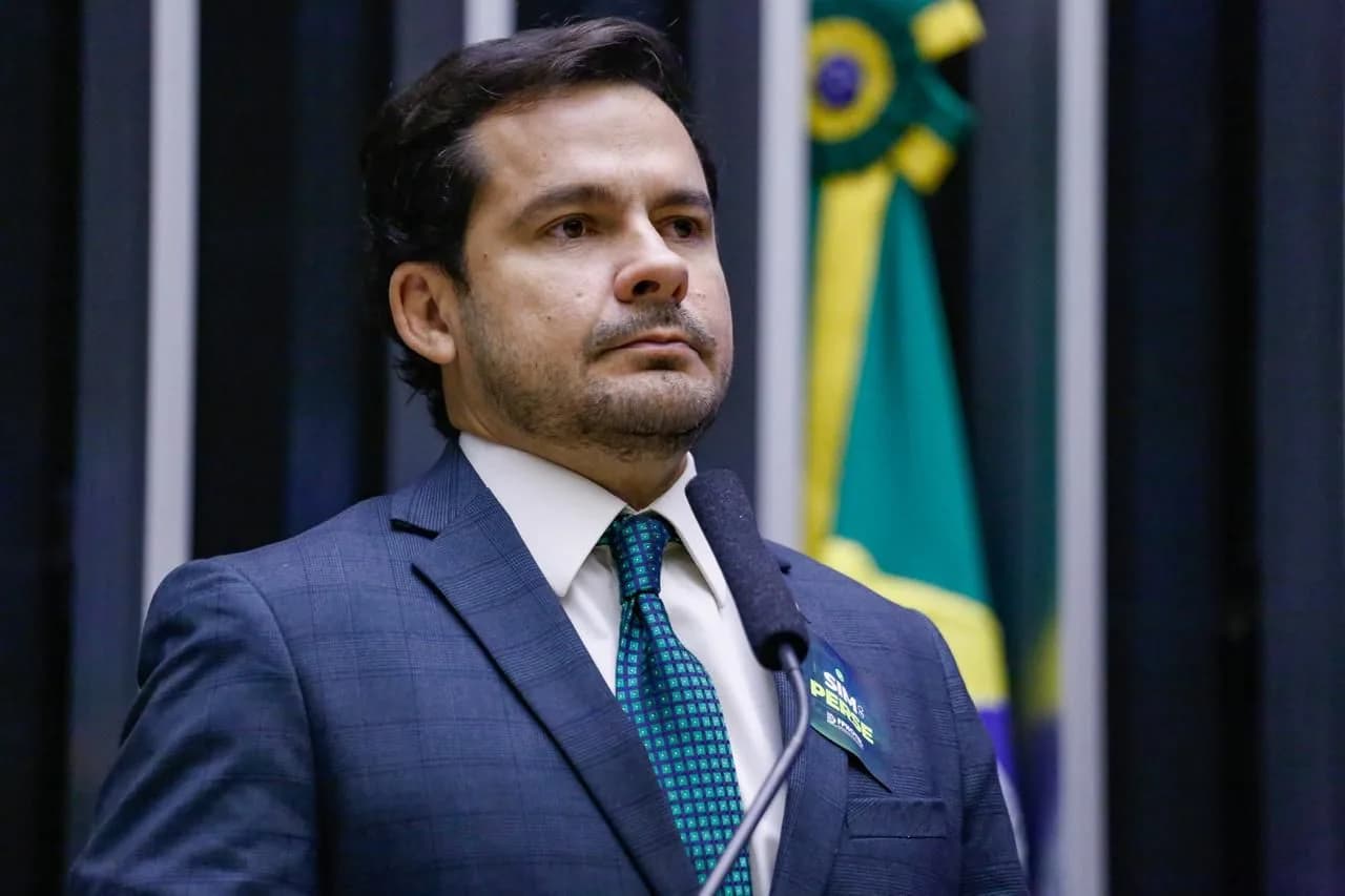 Decisão de Moraes sobre Bolsonaro é visto como perseguição por Alberto Neto