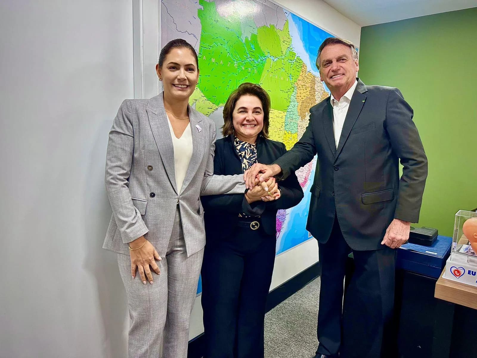 “Logo eles estão aqui”, declara Maria do Carmo sobre vinda de Bolsonaro e Michelle a Manaus