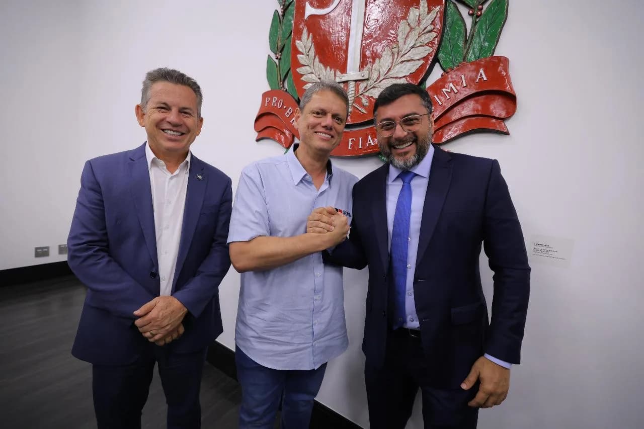 Governadores Wilson Lima, Tarcísio de Freitas e Mauro Mendes se reúnem em congresso ambiental