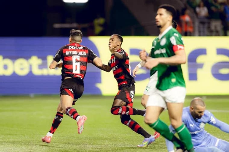 Rossi brilha, Flamengo vence o Palmeiras e mira a ponta do Brasileirão