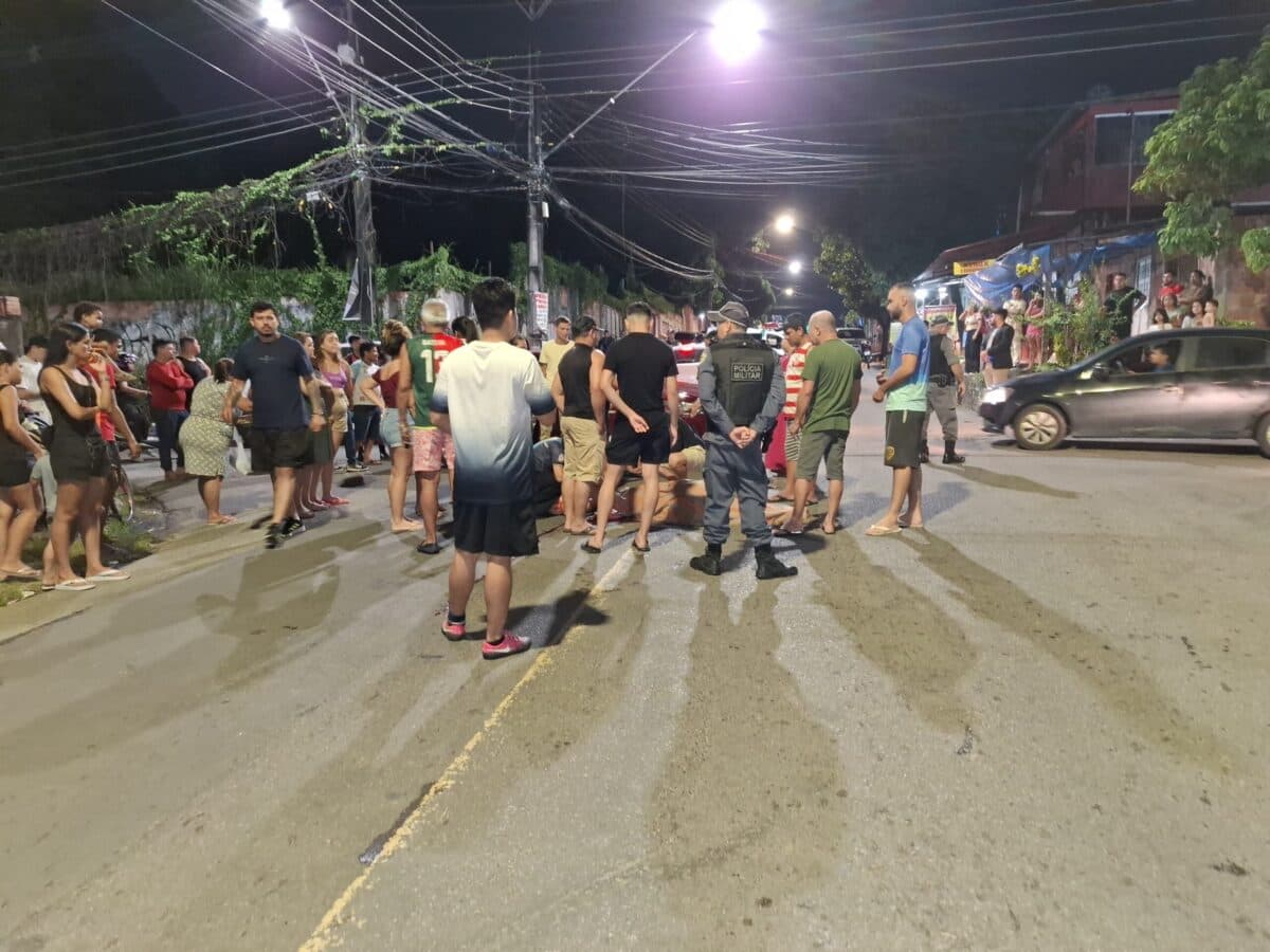 Acidente entre carro e moto deixa homem morto em Manaus