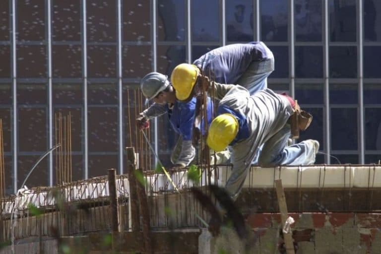 Construção civil prevê contratar 288 mil trabalhadores com fim da escala 6×1