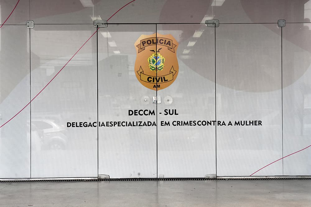 Homem é preso suspeito de perseguir e enviar mais de 100 mensagens para ex em Manaus