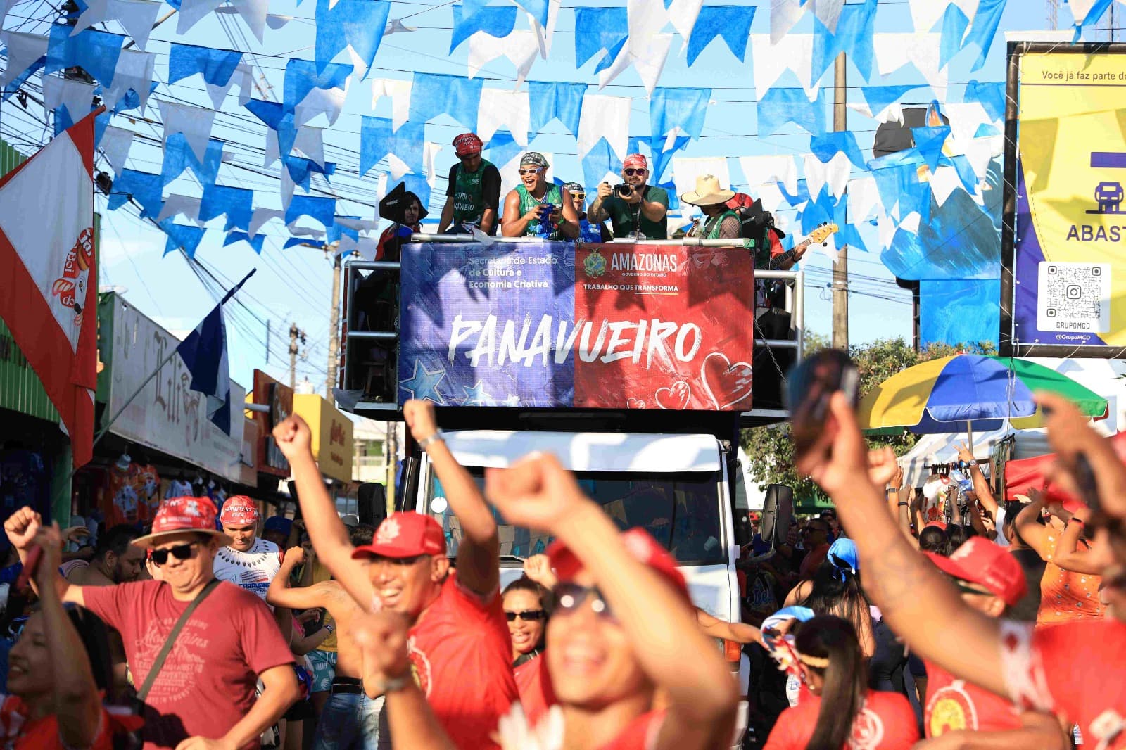 Parintins 2025: Trio Panavueiro leva ritmo e tradição às ruas durante o festival