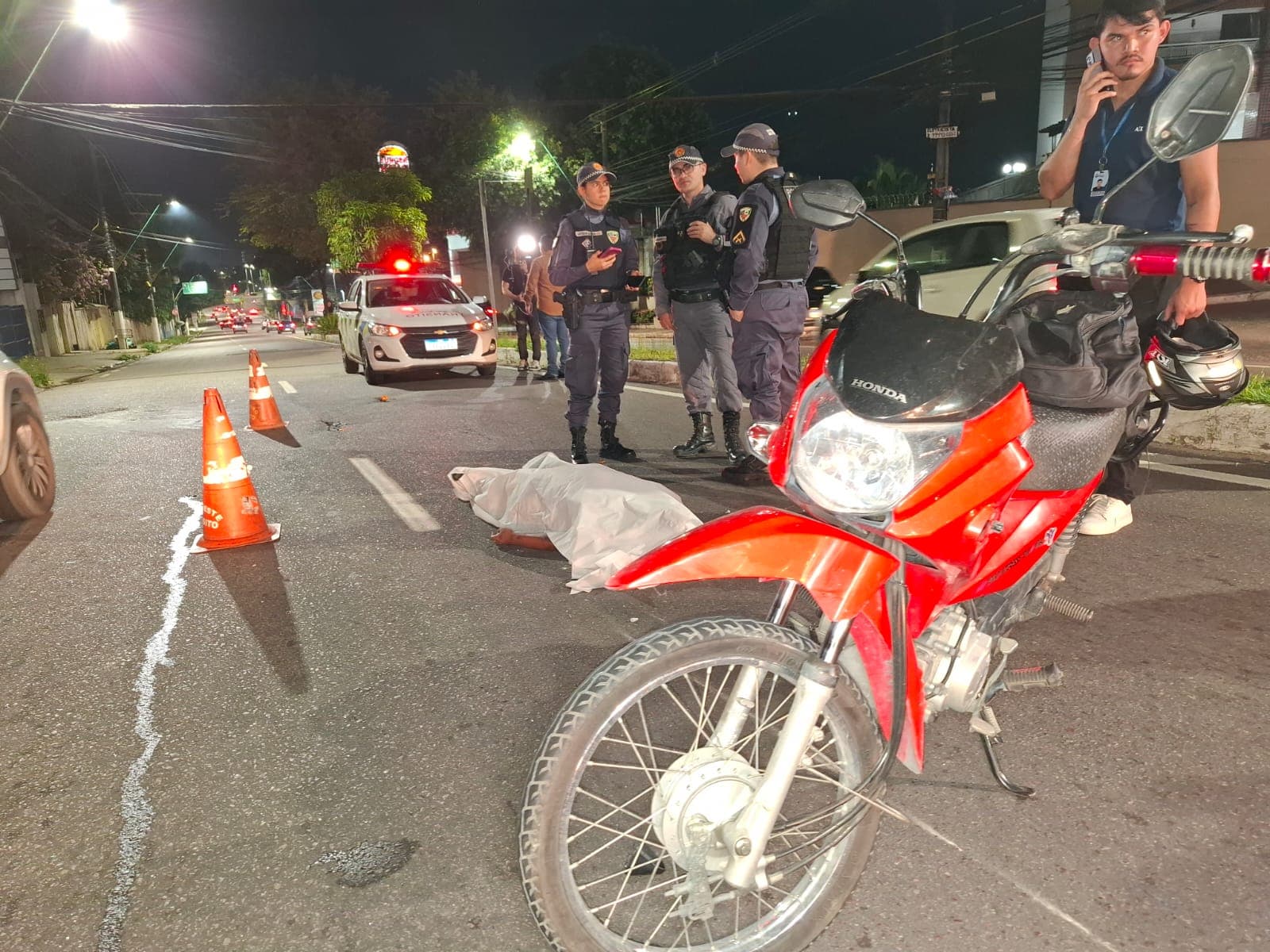 Mulher morre em acidente de moto ao ser atingida por carro em Manaus