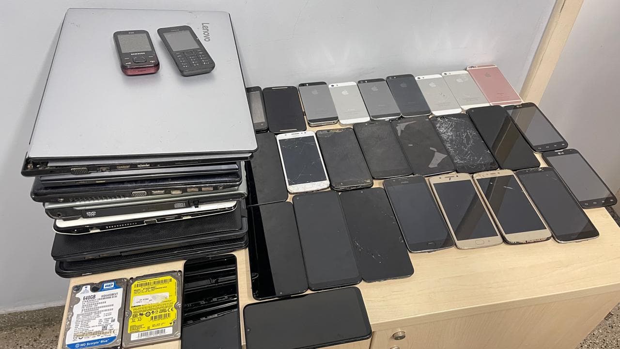 Celulares roubados são apreendidos durante operação policial no Centro de Manaus