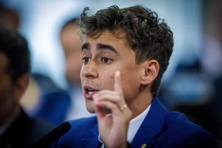 Justiça condena Nikolas Ferreira a indenizar artista por vídeo difamatório