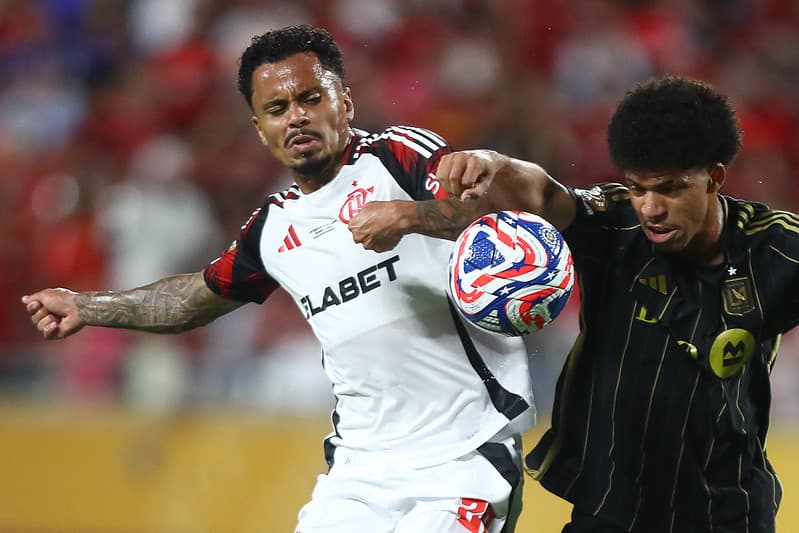 Flamengo empata com Los Angeles em jogo com cinco bolas na trave