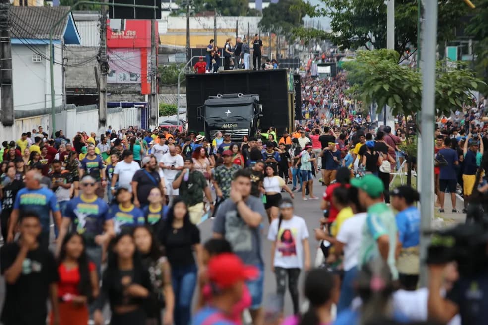 Marcha Para Jesus deixa políticos em segundo plano e prioriza louvor de fiéis