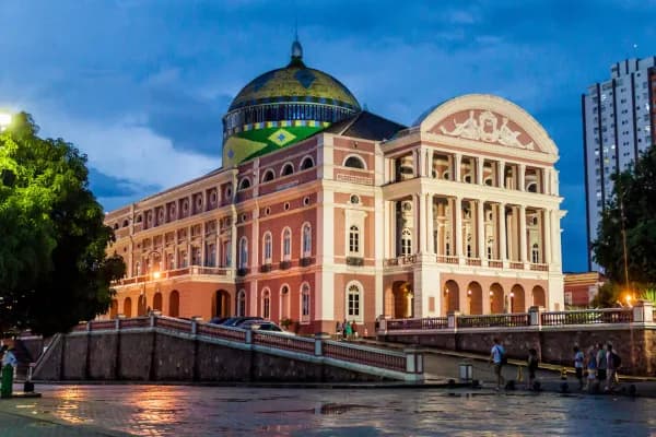 Manaus é a sexta cidade mais procurada por turistas estrangeiros