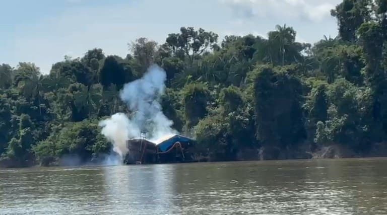 Operação Kampô destrói 16 dragas de garimpo ilegal no Amazonas