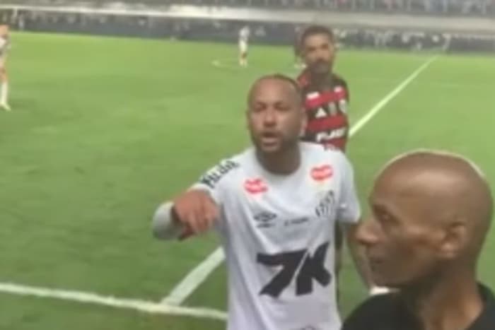 Neymar defende Danilo, do Flamengo, após ser chamado de “Mercenário”: “Respeita, porr*”