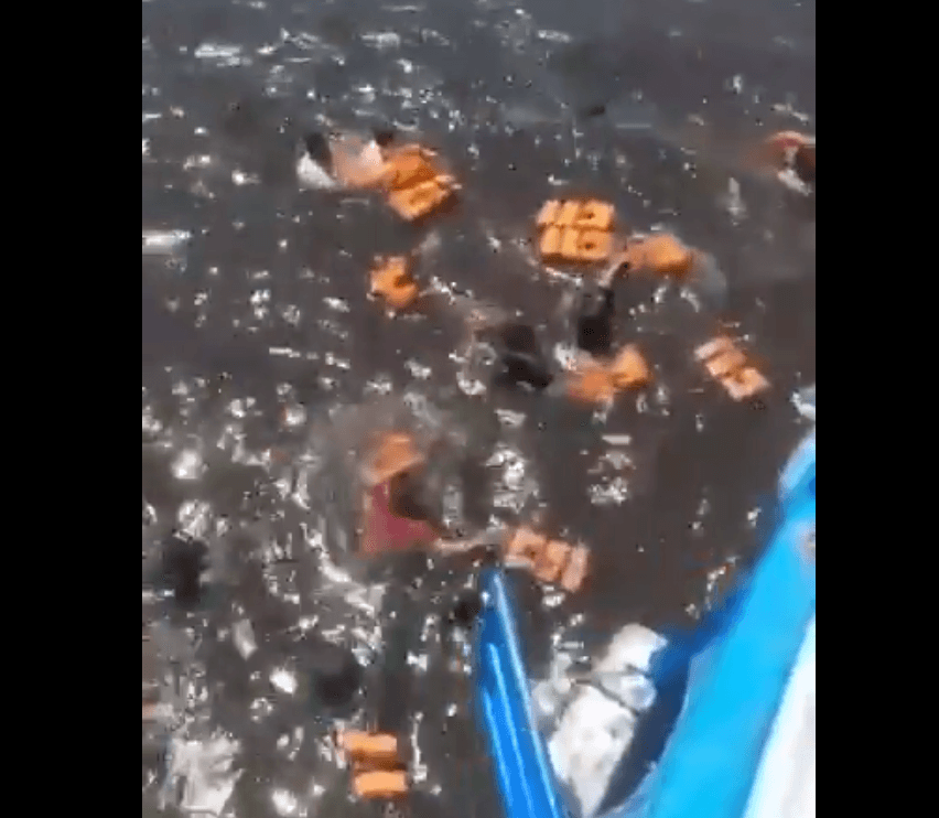 VÍDEO: Passageiros são resgatados após lancha naufragar no Amazonas