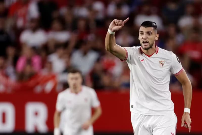 Botafogo inicia negociações para a contratação de Rafa Mir, do Sevilla